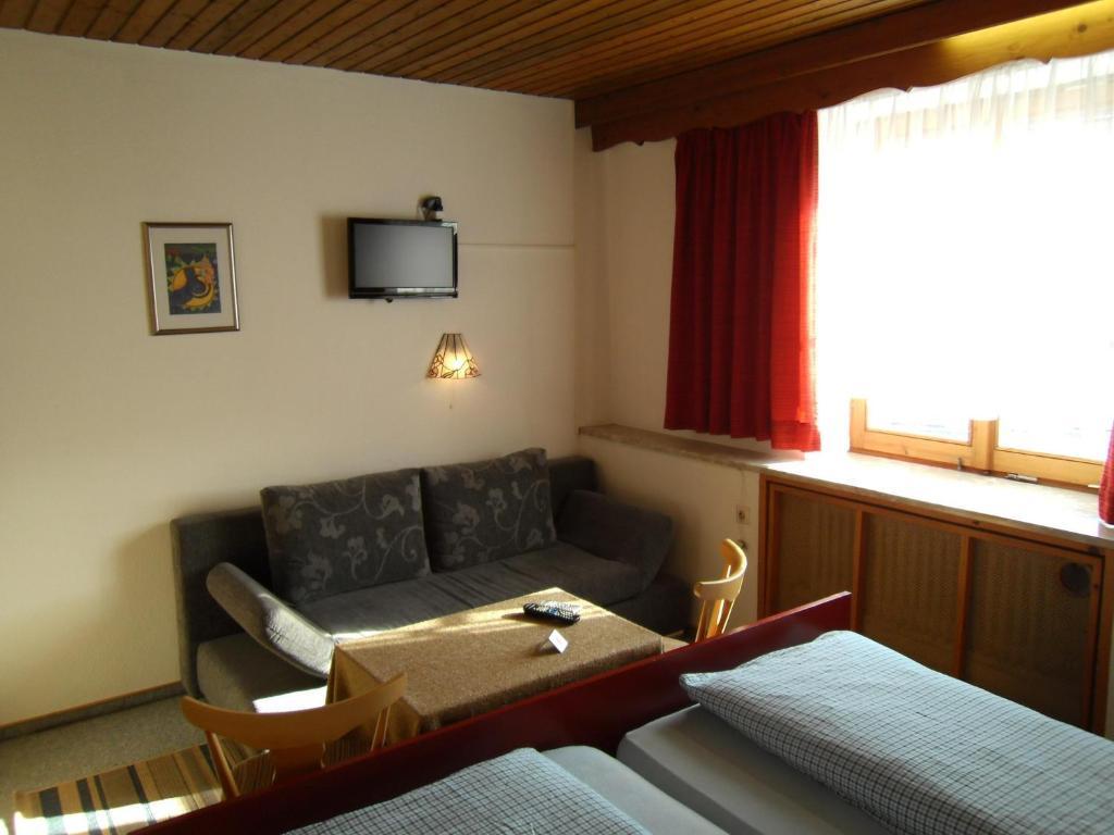 Hotel Gasthof Zum Neubau Kisslegg Room photo