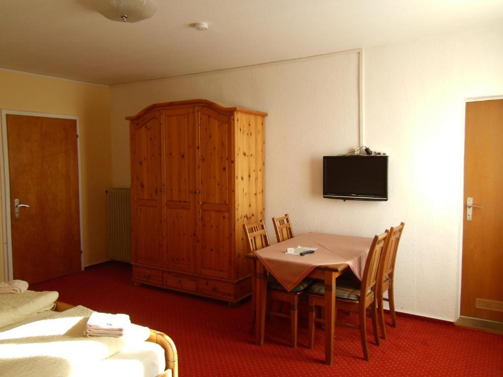 Hotel Gasthof Zum Neubau Kisslegg Room photo