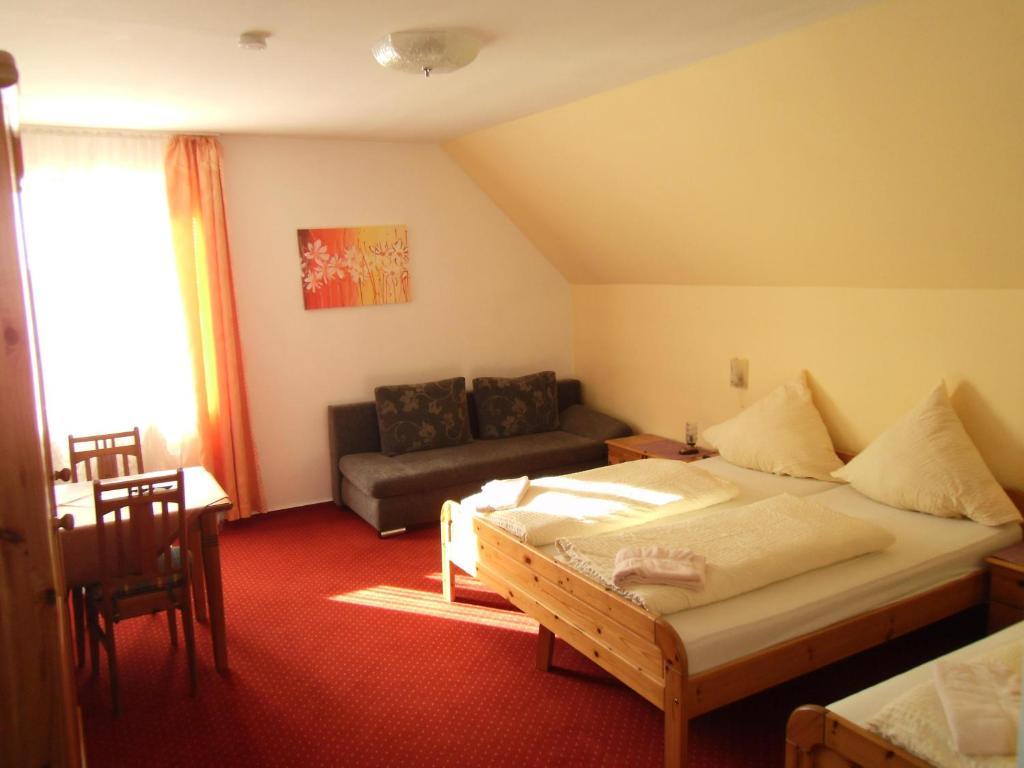 Hotel Gasthof Zum Neubau Kisslegg Room photo